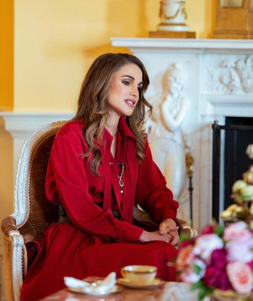 اطلالات الملكة رانيا بتسريحات شعر ويفي عريض - الصورة من حسابها على انستغرام
