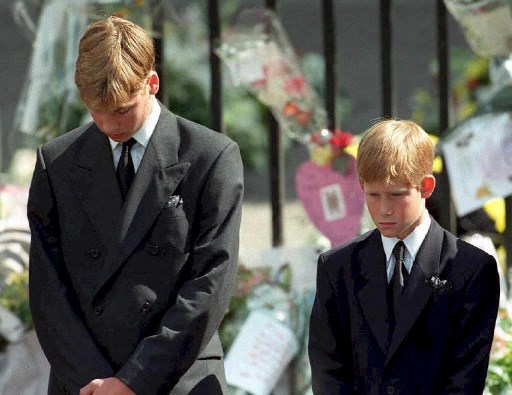 الأمير هاري والأمير ويليام في جنازة والداتهما الأميرة ديانا