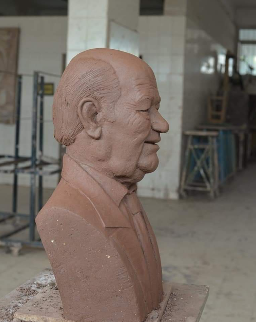 تمثال حسن حسني 
