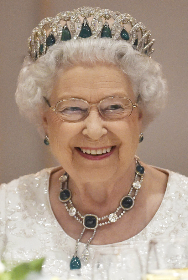 الملكة اليزابيث ترتدي تاج The Vladimir Tiara