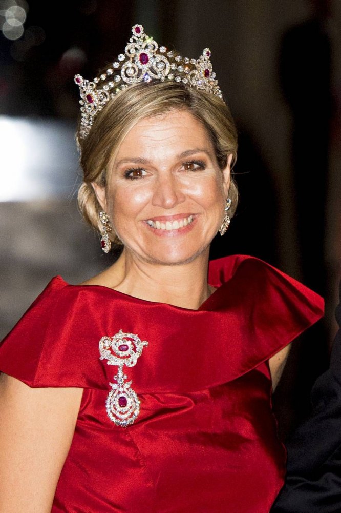  الملكة ماكسيما ترتدي تاج Mellerio Ruby Parure tiara