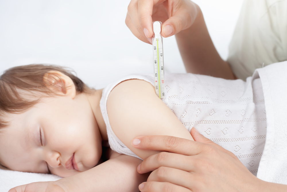 اعراض التهاب الغدد الليمفاوية مرتبطة بارتفاع درجة حرارة الطفل الرضيع بصفة مستمرة