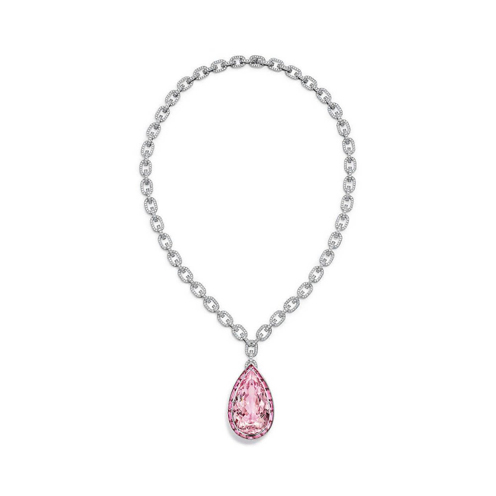 مجوهرات ناعمة مرصعة باحجار المورجانيت من دار Tiffany & Co