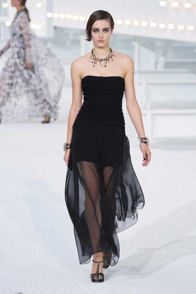 فستان بقماش الشيفون من Chanel 