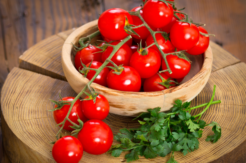 الطماطم غنية بحمض الفوليك الذي يقي من تشوهات الجنين