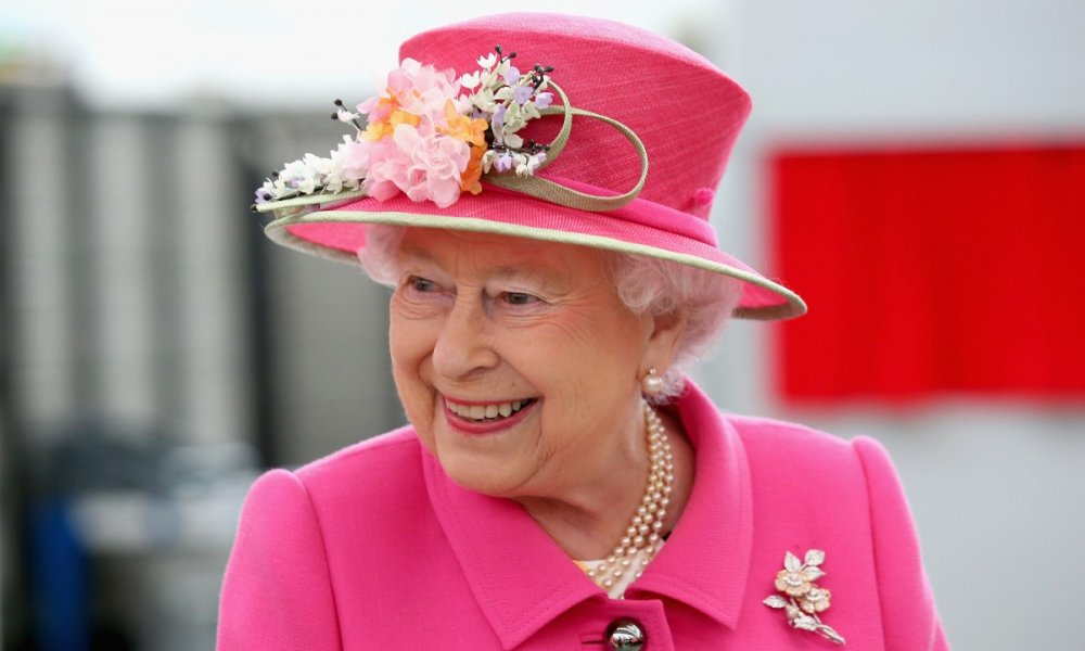 ملكة بريطانيا تلقت دروسا سريعة لإجراء مكالمات الفيديو