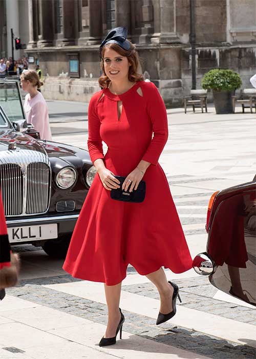 الأميرة يوجين ترتدي فستان أحمر للاحتفال بعيد ميلاد جدتها الملكة الـ 90