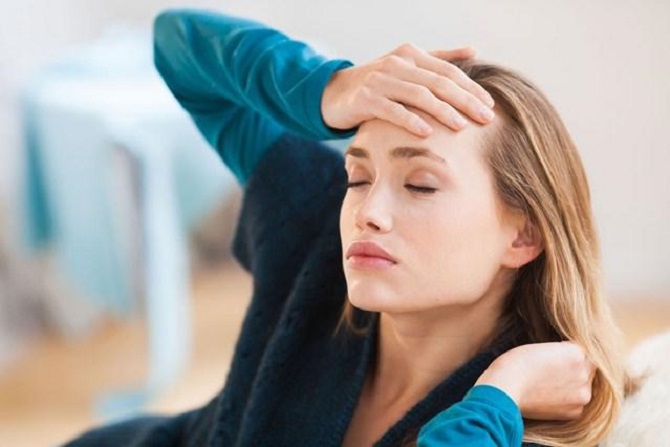 الحمى الخفيفة و الصداع من أعراض متلازمة التعب المزمن