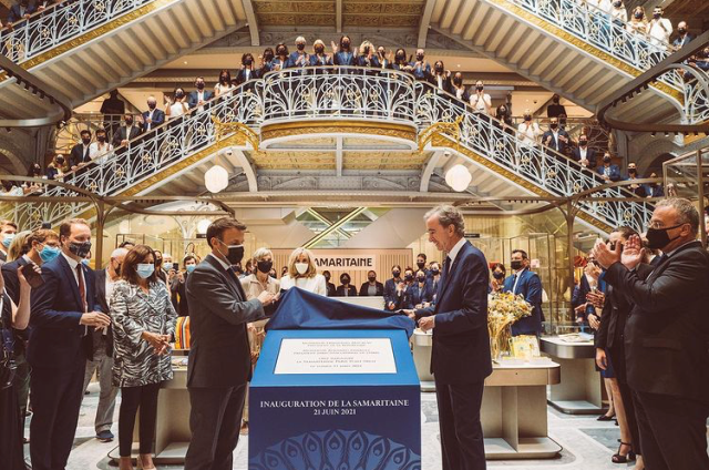 شارك الرئيس الفرنسي إيمانويل ماكرون في حفل إفتتاح المبنى والصورة من صفحة LVMH على انستقرام
