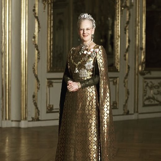 الملكة مارغريت الثانية صممت العديد من الأزياء لعروض المسرح والباليه