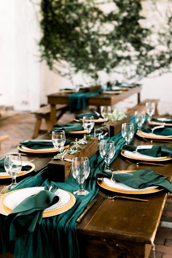  طاولة الزفاف مستوحاة من ثيم الزفاف بالاخضر بمناسبة اليوم الوطني السعودي