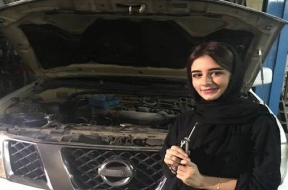  غادة عبد العزيز تدشن أول ورشة نسائية في المملكة خاصة بصيانة السيارات