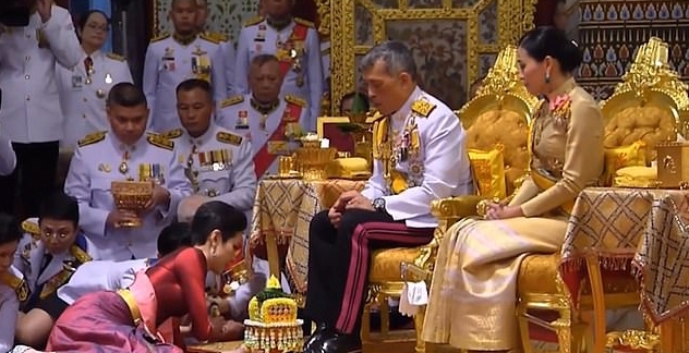 معاقبة زوجة ملك تايلاند الثانية بسبب عدم ولائها للملك وزوجته الأولى