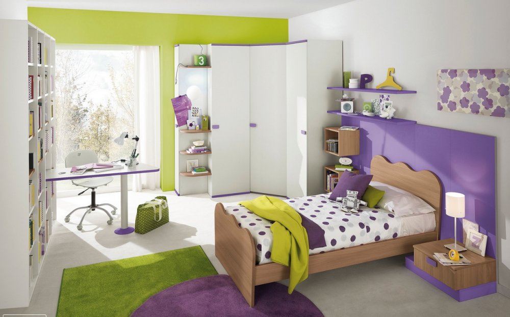غرفة نوم أطفال بألوان البنفسجي مع الأخضر