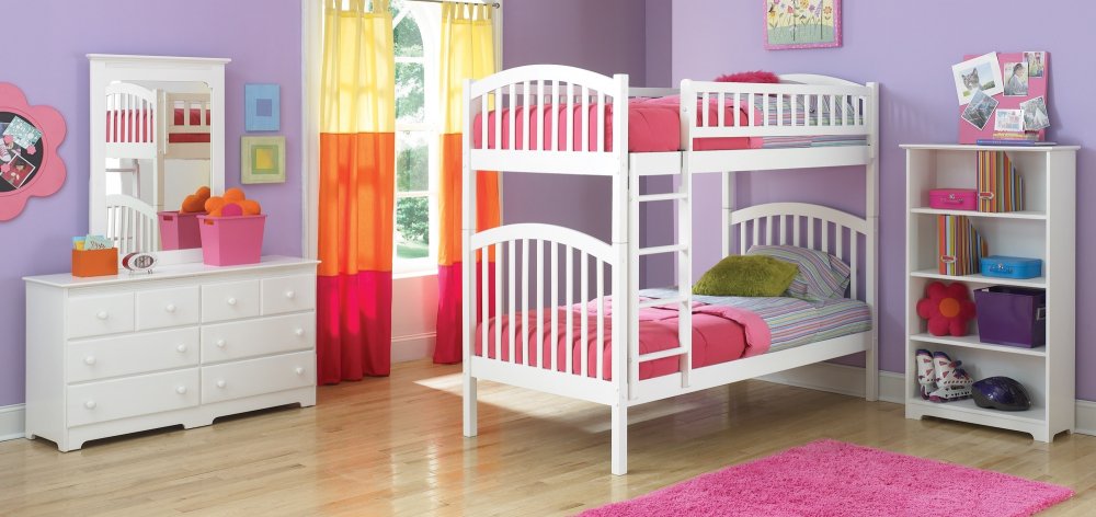 غرفة نوم أطفال بألوان تضج بالأنوثة والحيوية