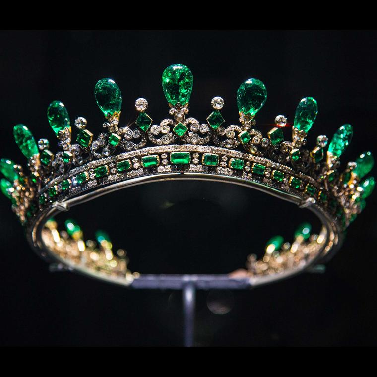 تاج الزمرد ‏Emerald tiara للملكة فيكتوريا