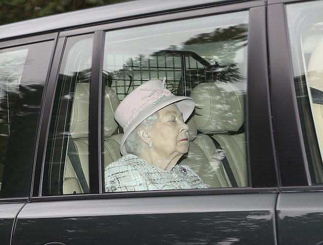 ملكة بريطانيا تظهر بوجه مجهد في أحدث ظهور لها في وندسور