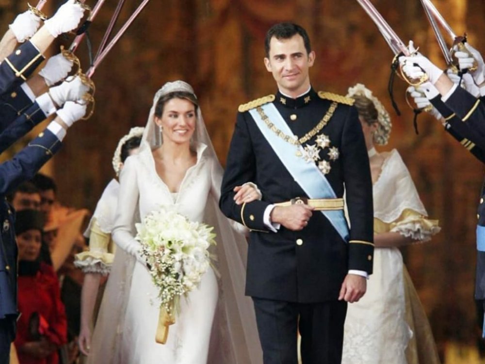 الملكة ليتيزيا ظهرت في حفل زفافها بتاج ملكي من الملكة صوفيا