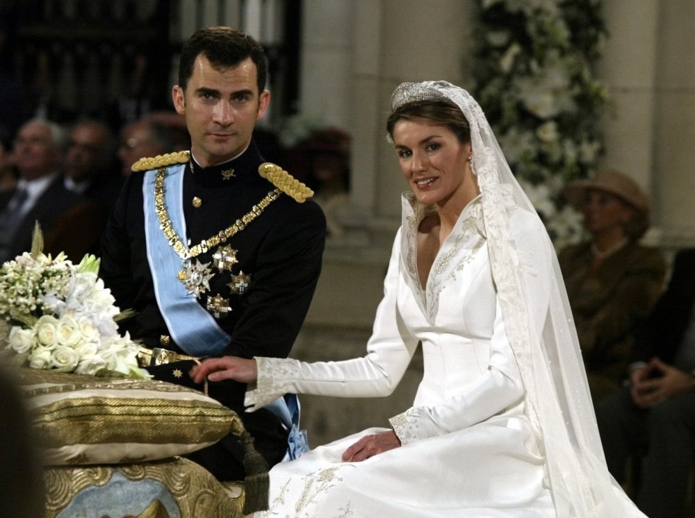 فستان زفاف الملكة ليتيزيا الأكثر تكلفة في تاريخ حفلات الزفاف الملكية