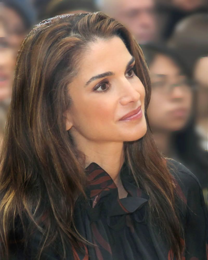 تسريحات شعر ملكية وناعمة مستوحاه من الملكة رانيا