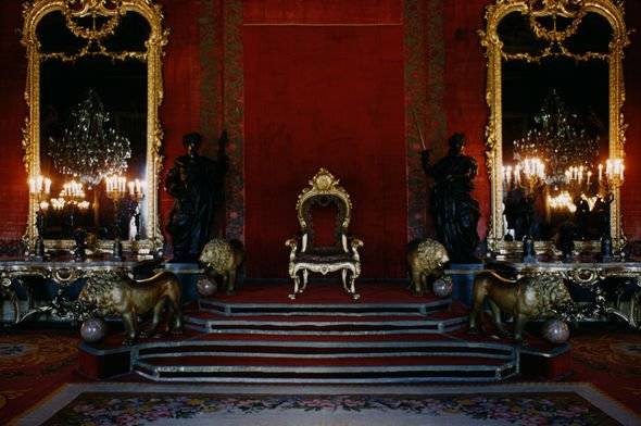 كرسي العرش قصر مدريد الملكي "  The royal palace of Madrid"