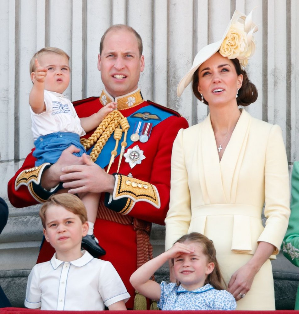 الأمير ويليام وكيت ميدلتون وأطفالهما الأمير جورج والأميرة شارلوت والأمير لويس