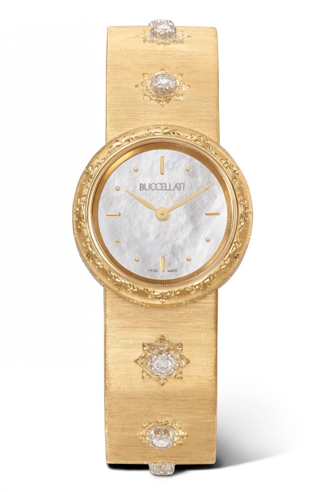 تصميم ساعة ذهب فاخرة بسوار عريض موصع بالماسات من Buccellati