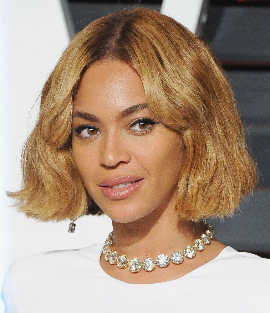 اختارت Beyonce تسريحة الكاريه التي تنتهي عند أسفل أذنيها