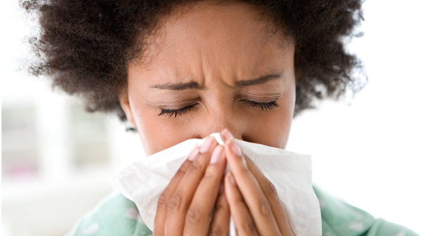 العطس من أنف محتقن يساعد على انتشار فيروس كورونا في الهواء أكثر