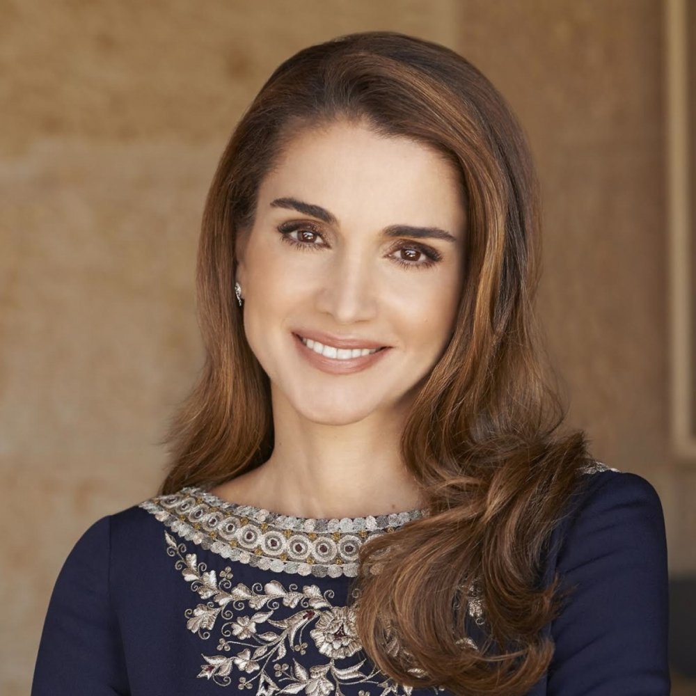 صور اطلالات الملكة رانيا الجمالية لعام 2019 مع المكياج البرونزي