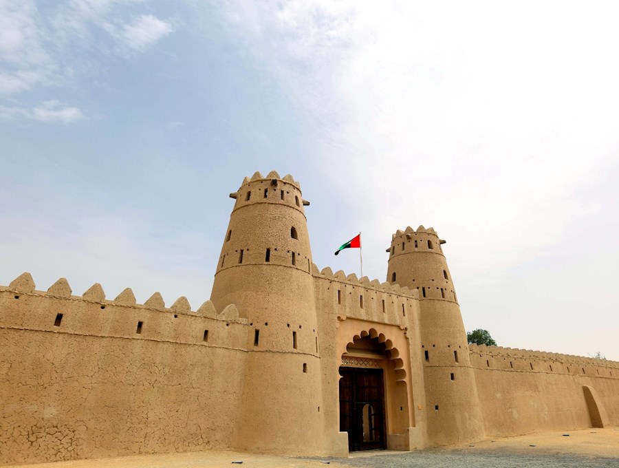 بناء قلعة الجاهلي على يد الشيخ زايد الأول