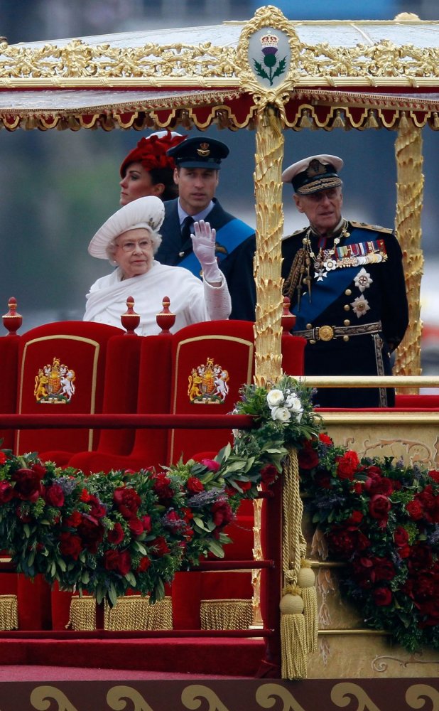 احتفلت الملكة إليزابيث الثانية ملكة بريطانيا باليوبيل الماسي لفترة حكمها في عام 2012