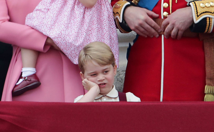 الأمير جورج يبدو عليه الملل في احتفال "Trooping the Color"
