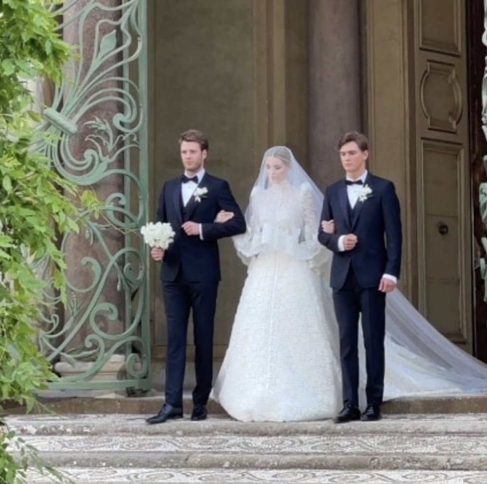 زفاف ليدي كيتي سبنسر ابنة شقيق ديانا على مايكل لويس في إيطاليا