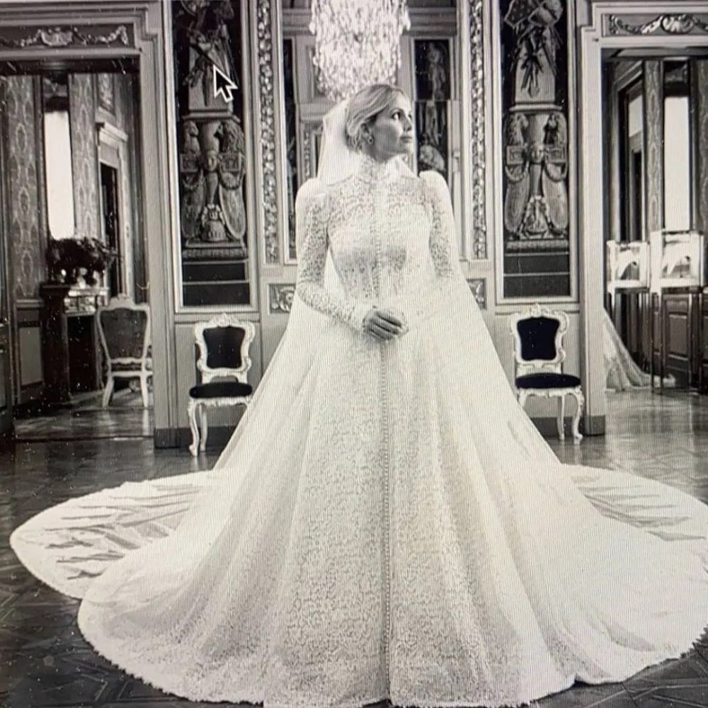ليدي كيتي ارتدت فستان زفاف من دولتشي آند غابانا