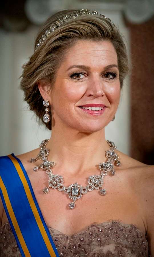  الملكة ماكسيما ترتدي مجوهرات الماس الفاخرة.