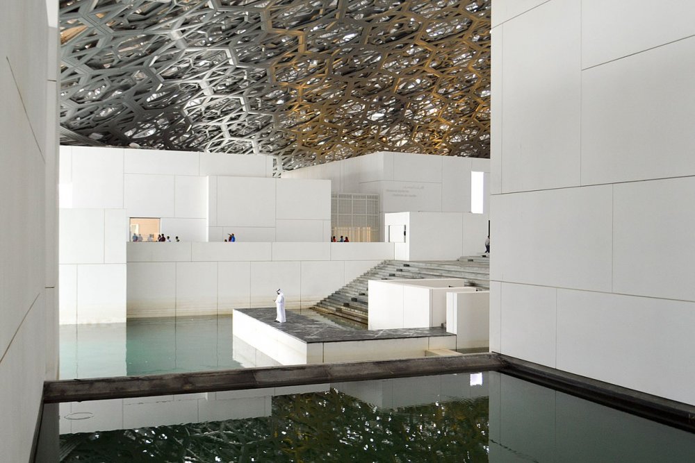 يتمتع متحف اللوفر أبوظبي بعمارة حديثة مذهلة بواسطة Francisco Anzola