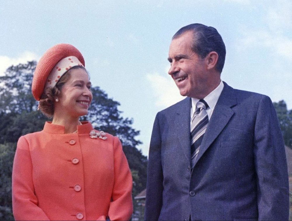 ريتشارد نيكسون مع الملكة إليزابيث الثانية
