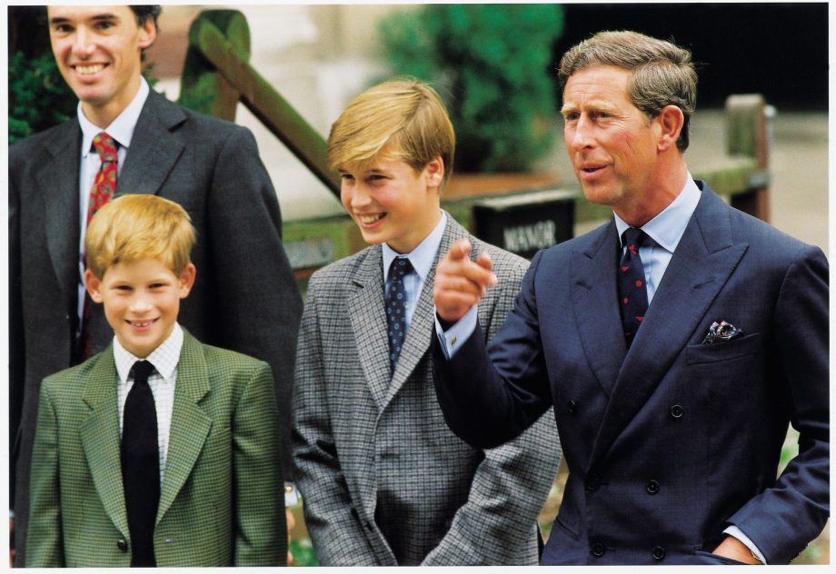 الأمير ويليام والأمير هاري مع والدهما الأمير تشارلز في الصغر