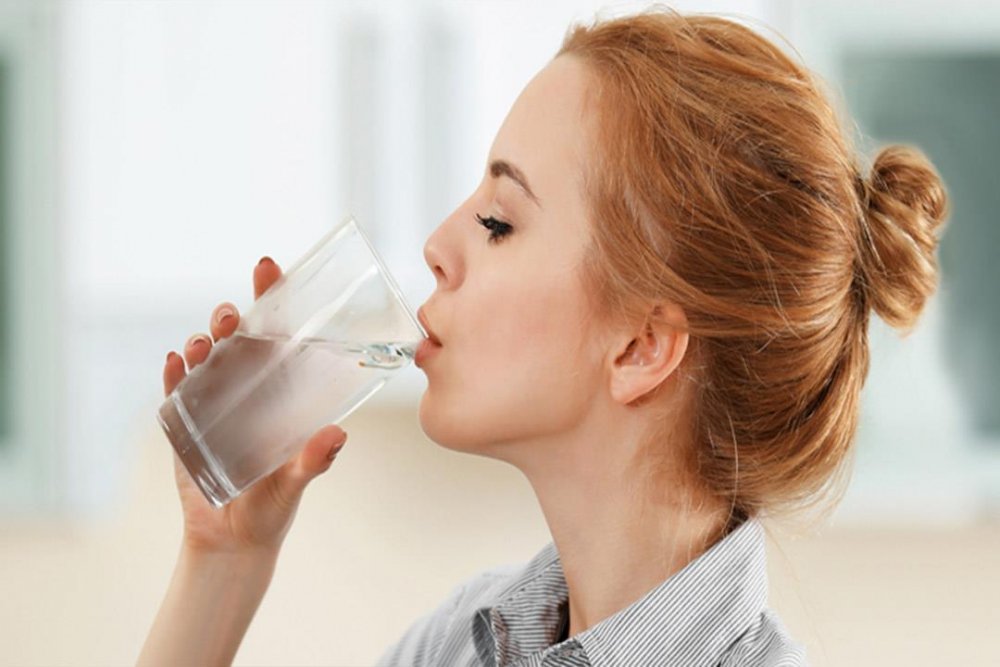 للتخلص من جفاف الفم في رمضان يجب تناول الماء بوفرة