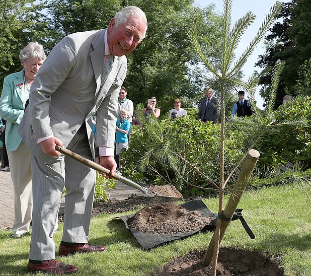 الأمير تشارلز يهتم بالزراعة والبيئة