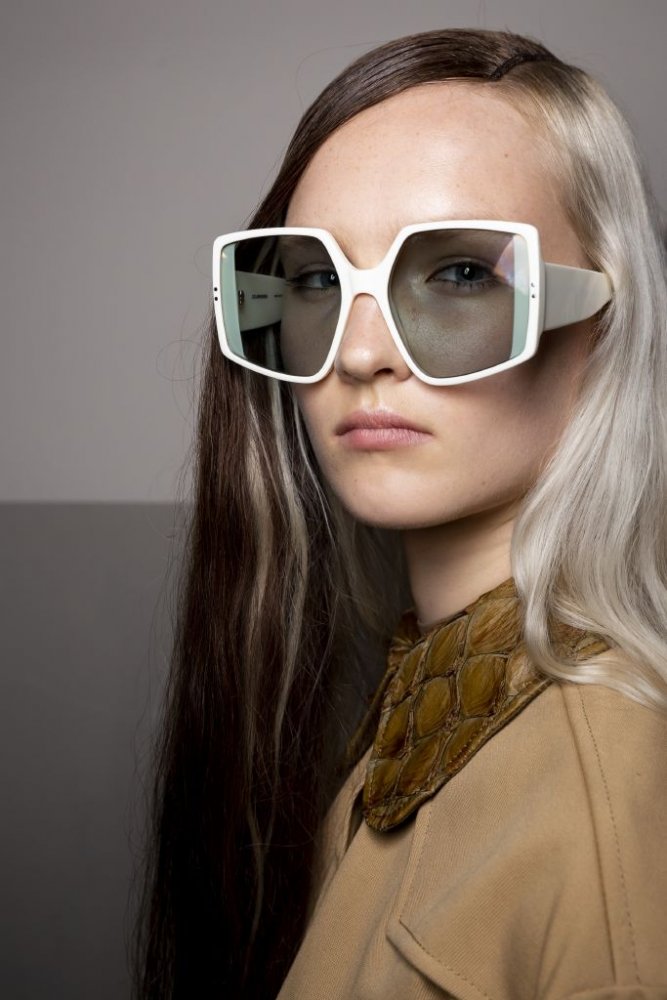 موديلات نظارات شمسية بيضاء لاطلالاتك في صيف 2020 من Courreges