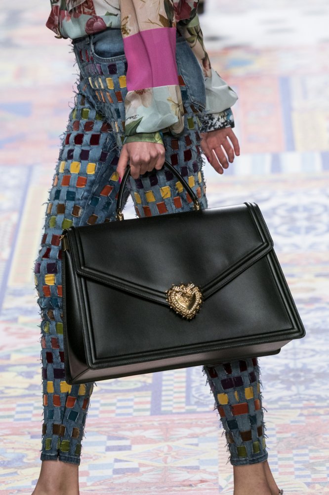 موديلات حقائب يد كبيرة وعملية من دار Dolce&Gabbana