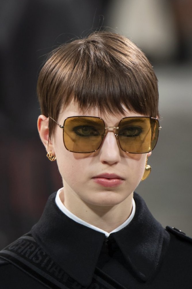 موديلات نظارات شمسية ملونة بالتدرجات البنية من دار Christian Dior