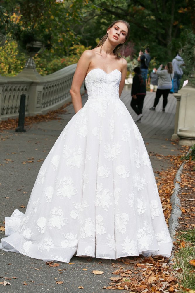  اختيار فستان الزفاف من gracy accad