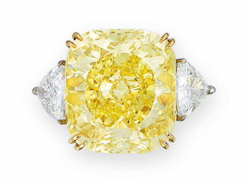خاتم راقي من الماس الأصفر.