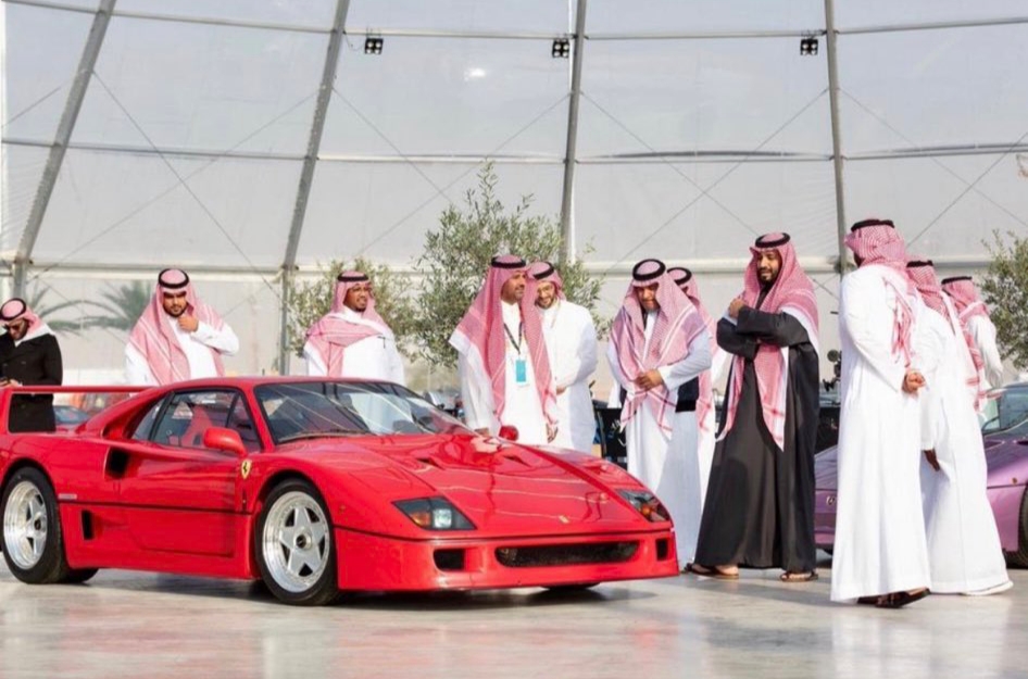 جانب من جولة ولي العهد في معرض الرياض للسيارات
