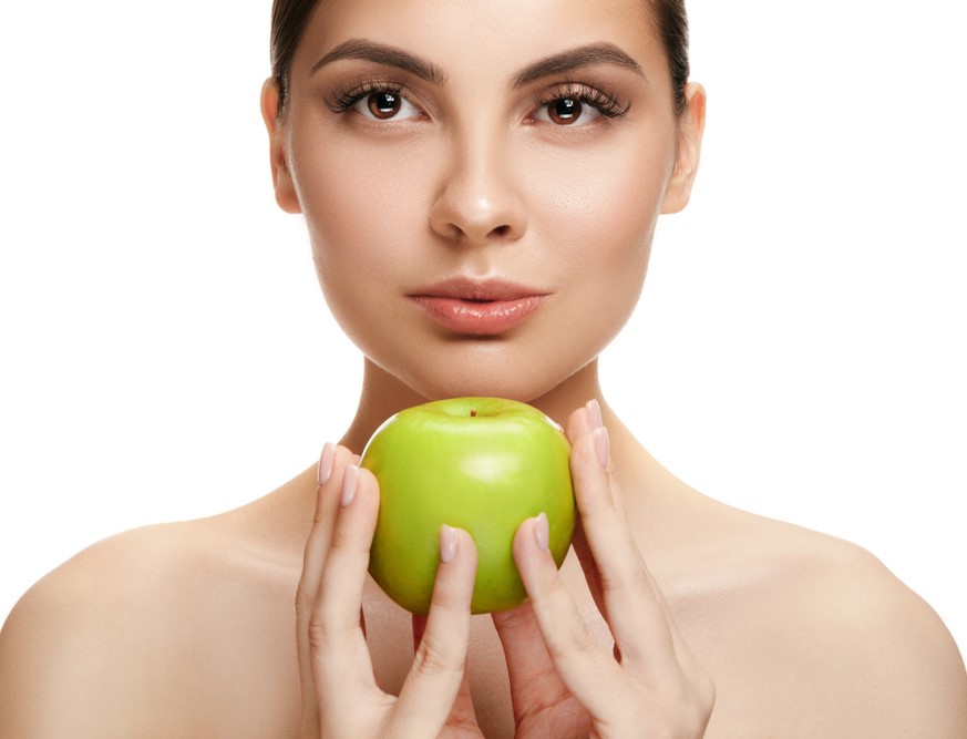  ماسك التفاح الاخضر والليمون الاصفر سر جمال البشرة الدهنية.