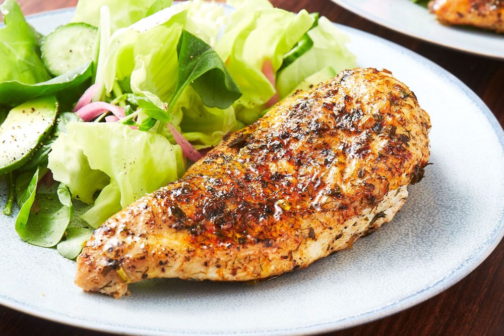 صدور الدجاج المشوية من أهم المأكولات ضمن جدول الرجيم الصحي في رمضان