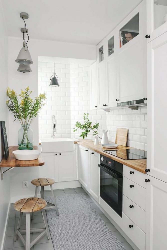جمال الخشب مع اللون الأبيض في ديكور مطبخ صغير